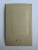 民国老照片 北京劝业场屋顶花园 德福照相馆 人物一 花园背景 衬硬板 照片9×6.5厘米 衬硬板15.8×9.7 厘米