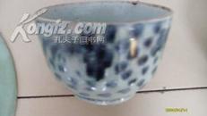一个青花大盘 直径：29.5cm，一个青花碗 直径：15cm，高13cm，一个紫砂壶（三件合拍）
