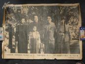 1949年，毛泽东和长子毛岸英、儿媳刘松林。女儿李讷在北平香山、左一为江青