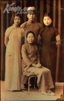 民国老照片翻拍件：1936年前后云南省立昆华女中一名女生与师长的合影