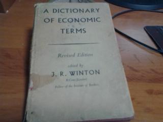 a dictionary of economic terms 经济方面的字典外文版精装