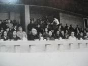 老照片：1975年第三届全运会闭幕主席台照 
