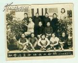 1955年3月8日广东地区某私营店员全体女工合摄（黑白原照）