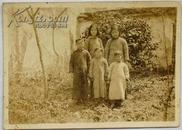 民国老照片：1937年3月孩子们在庭中合影（背有题字）