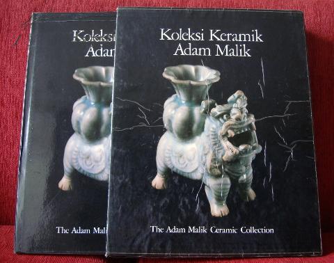 孤本：1980年精装 印尼副总统藏瓷《Koleksi Keramik Adam Maalik》The Adam Malik Ceramic Collection 大16开 原函套 