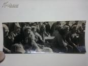 [老照片]军民同乐-头戴白羊肚手巾的农民与解放军战士一起