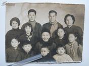 老照片：五、六十年代家庭合影照片1张（9.9*7.3厘米）