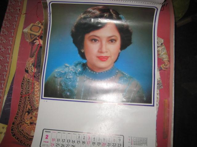  1985年港台明星挂历：  奚秀兰 石慧 郑文雅 萧芳芳 恬妞 郑裕玲 张天爱 黄杏秀 黄淑仪 陈美龄 张德兰 艾蒂