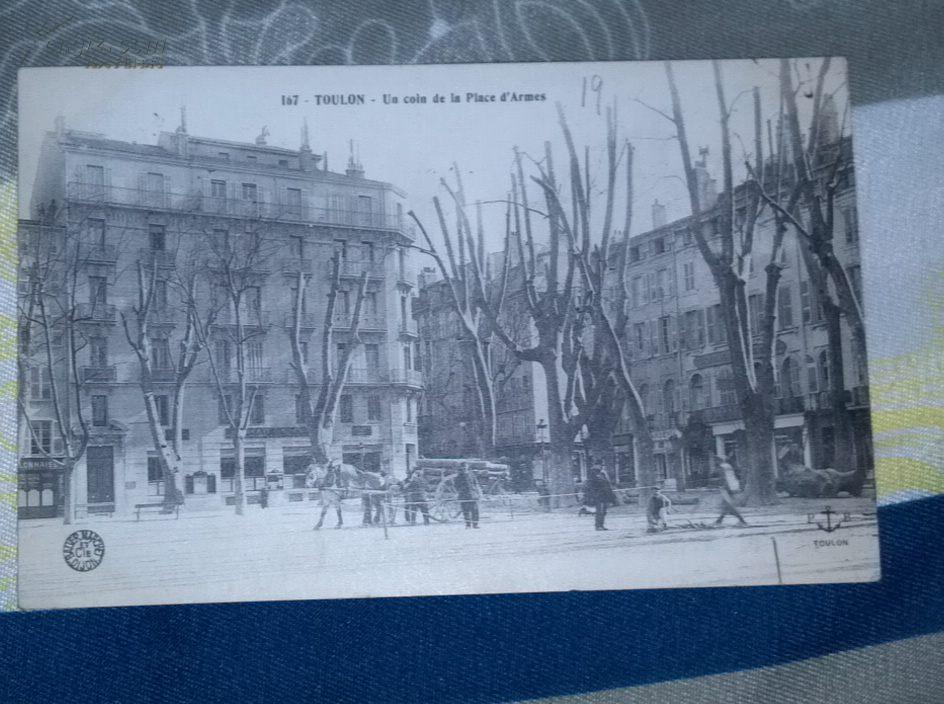 1910年法国  Un coin de la Place d'Armes广场一角 风景明信片   一张
  [10c邮票一张 邮戳2枚
