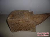 民间收乌龟形大铁墩，最大径长约36厘米，重约80多斤，边缘一孔贯穿底部。疑为旧时匠人所用之物，堪称民俗之珍