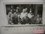 1980年代北京孙敬修到幼儿园 合影黑白照片1张
