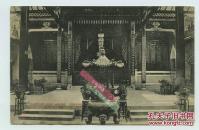 民国时期福建省福州市的粤式祠堂妈祖庙宇老明信片，挂有江天清波的牌匾，可见对联曰：大地自南而转东沧海宁环此中有沐日浴月，明神居上以临下洪波永清随处皆甘雨和风，“八闽”等字样
