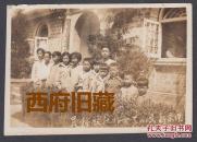 民国老照片，1936年南京新民小学合作社，娃娃服务员合影，民国学校特殊教育方式