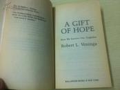 A Gift of Hope: How We Survive Our Tragedies【英文原版】