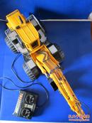 大型电动挖掘机（臂伸长86cm宽23cm高23cm）玩具