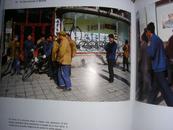 英文版  彩色画报本【 一个意大利记者眼中的北京  1976---2008 】   原书定价168元，现38元低价惠让藏友。请关注图片