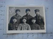 1820.并肩前进 72元旦--像章，规格59*80MM,9品，