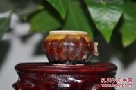 清代老瓜棱鸟食罐（  高 4cm，直径5cm ）