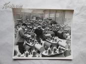 安徽日报社流出七十年代照片原稿之149（后有文字注解--安庆市变压器厂的工人对出厂的变压器进行测试）