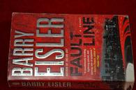 Fault Line: A Novel [简装]