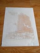 1962年，李桦，木板套色，【一楼建成一楼又起】保真，2013年北京鸿正拍卖，005号有成交价。