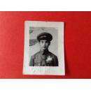 老照片 军装带中国人民解放军胸章及奖章