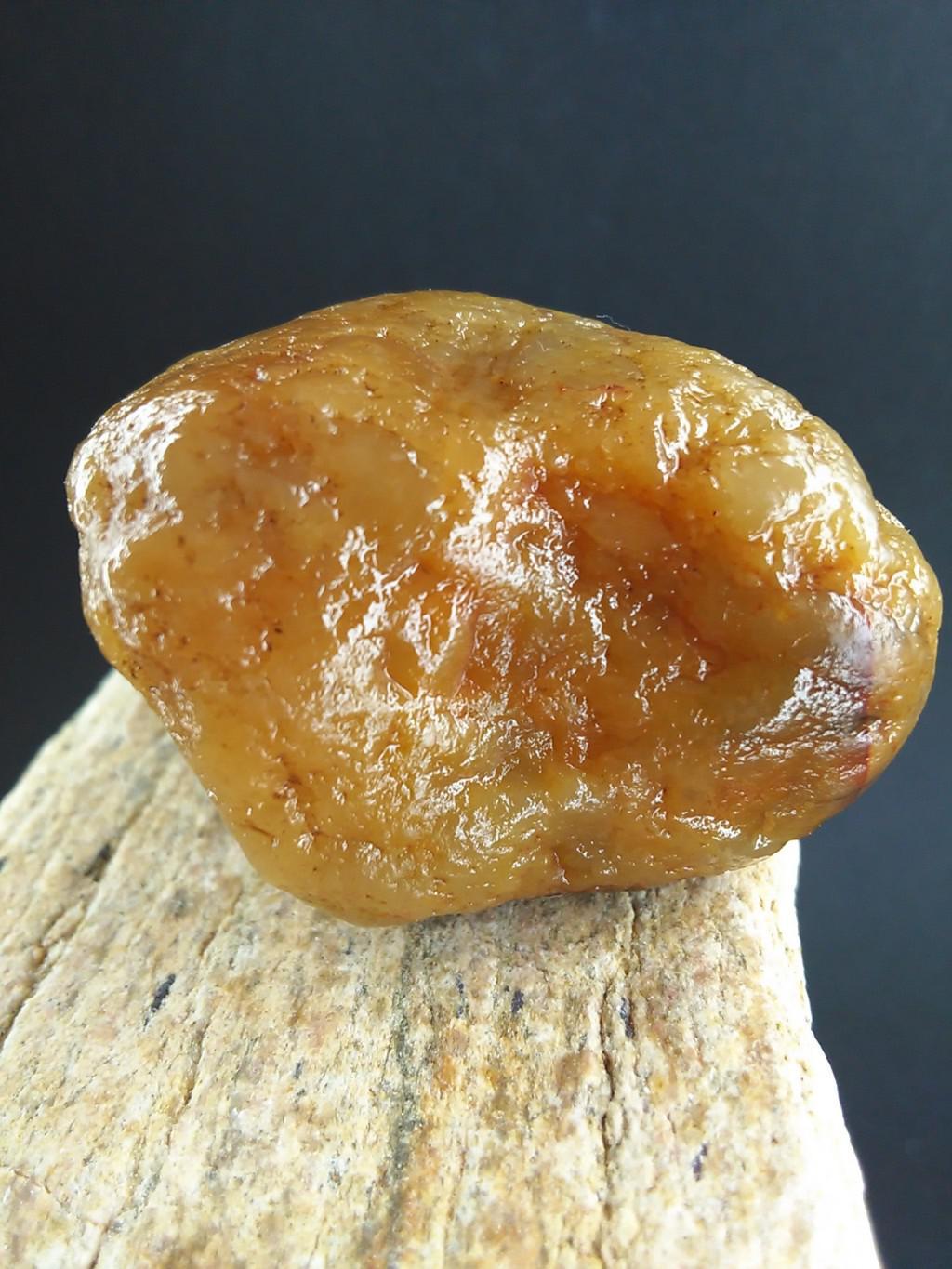 【图】寿山坑头田黄原石,原皮原貌,饱满通透,重61克,少见的无砂无裂大