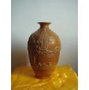 清代制瓷名家一王炳荣作堆塑黄釉山水纹瓶。大气隽秀，罕见难得。