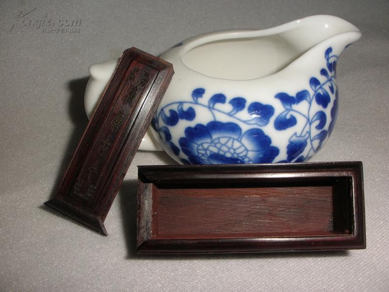 点击查看原图 【雅木轩】大叶紫檀 雅集古今 章料盒 红木工艺品 礼品 新店开张 不计成本 超低价赚人气