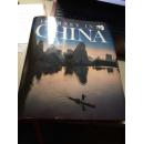 1982年美国国家地理杂志出版《游历中国》，500多张介绍中国的大开彩图，三面刷金，摄影典藏精品