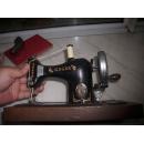 早期-美国胜家牌【SINGER]---手摇形【缝纫机】小模型！长26宽15高16厘米