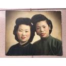 两个民国彩色女人