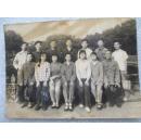 1961上海复兴公园合影老照片1张9.7*7cm(实物拍照，品相如图)