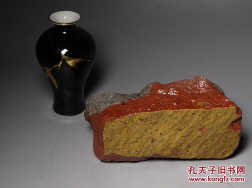 【不乱斋主 旧藏老料】寿山石老坑红黄高山石原石 挂件把件料295克 原石难免有砂丁格裂 尺寸为最大处测量 但是并非没有价值 工好找 料已难求 好的原石其价格甚至超越雕刻成品