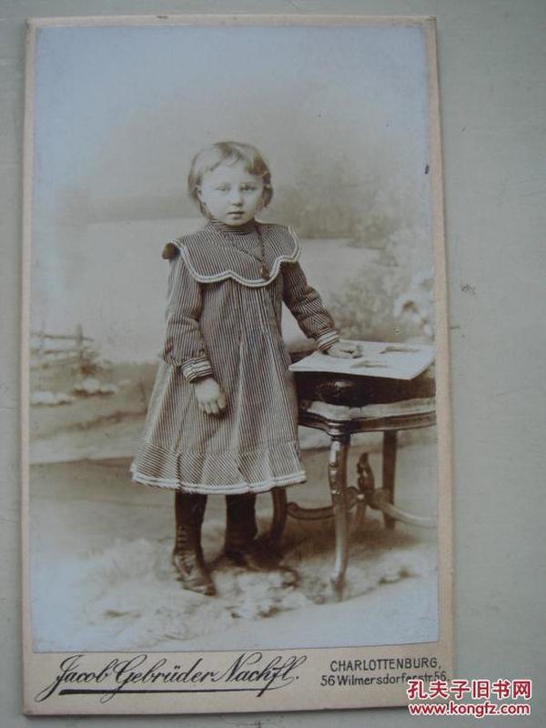 CDV老照片，约1860至1900年德国夏洛特堡Jacob Yebrder Nachsl 照相馆 女孩肖像，尺寸10x6cm，好品，CDV048