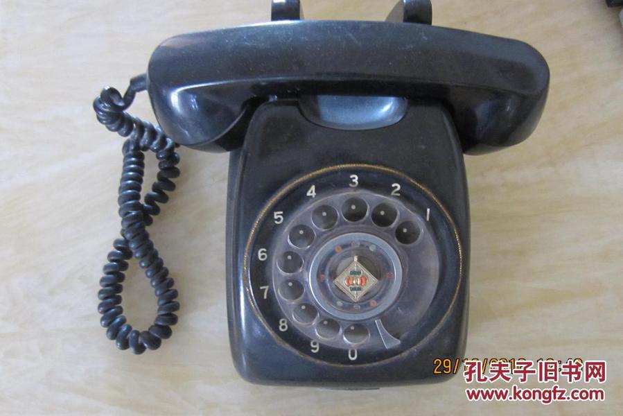 旧式拨盘电话机