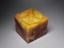 【精品！寿山石巧色红黄善伯石雕【洪福齐天】印章料/香插 蝙蝠寓意“福”” 质地透彻 石性稳定 品好无裂 难得佳品 照片不好 实物漂亮】【 尺寸 长4.8×宽4.8×高4.6cm】 【好东西会说话】