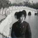**老照片（83）：**时期，个人写真，少见！！！戴毛主席像章《上海美女知青王桂兰、建东夫妇系列》