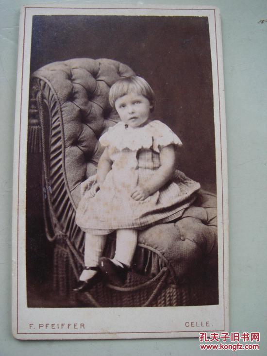 CDV老照片，约1860至1900年德国策勒市F.Pfeiffer照相馆 女孩肖像，尺寸10x6cm，好品，CDV059
