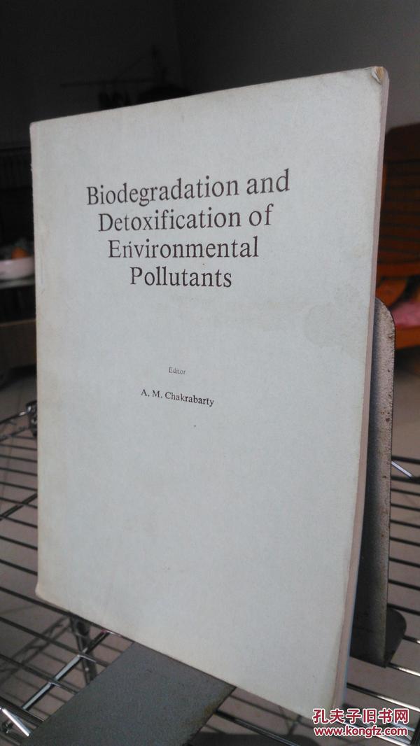 Biodegradation and Detoxification of  Eńvironmental Pollutants