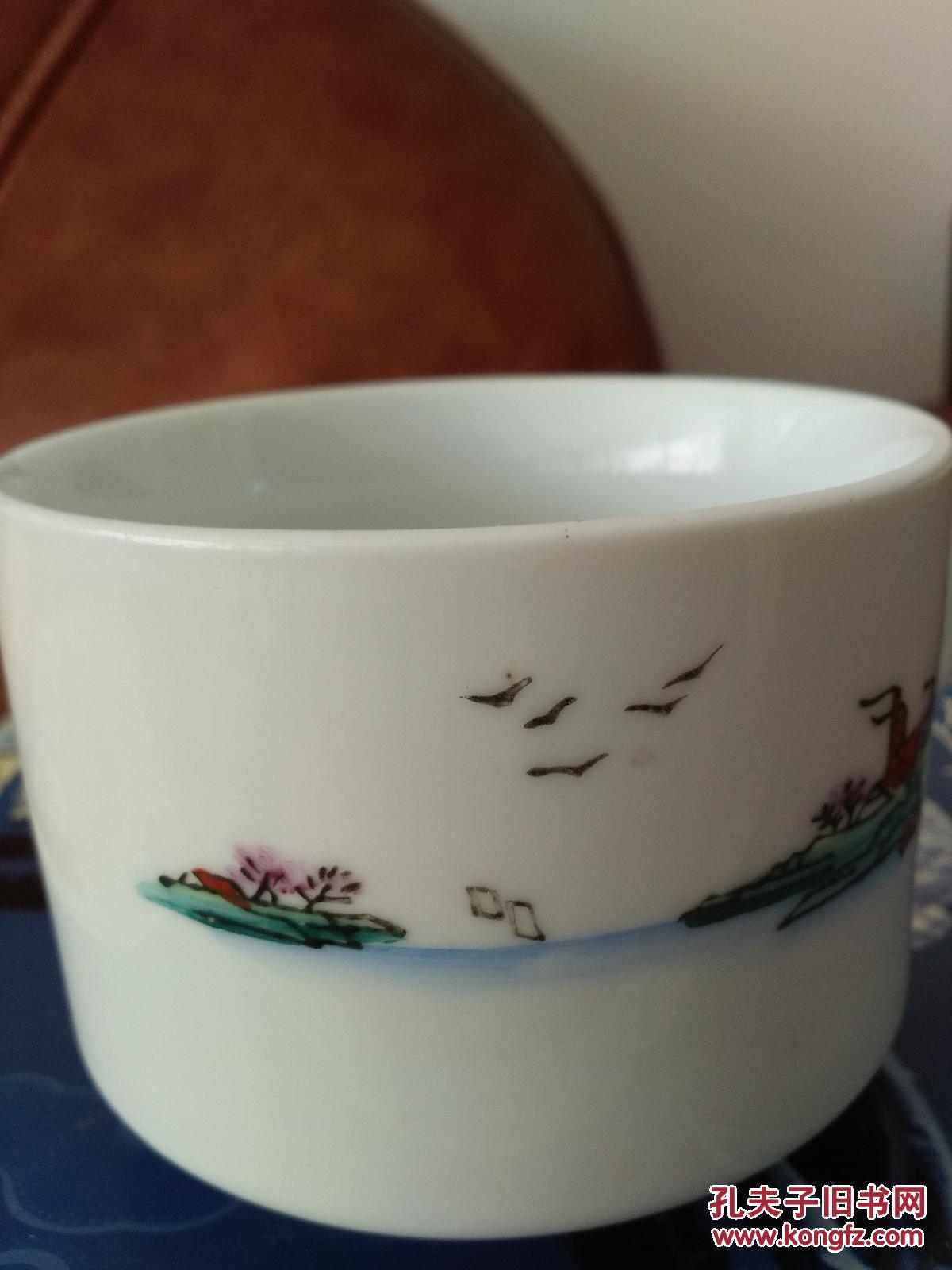 1967年醴陵国光瓷厂粉彩山水纹茶杯（底款醴陵国光瓷厂，1967年），醴陵国光瓷曾获国家银奖。