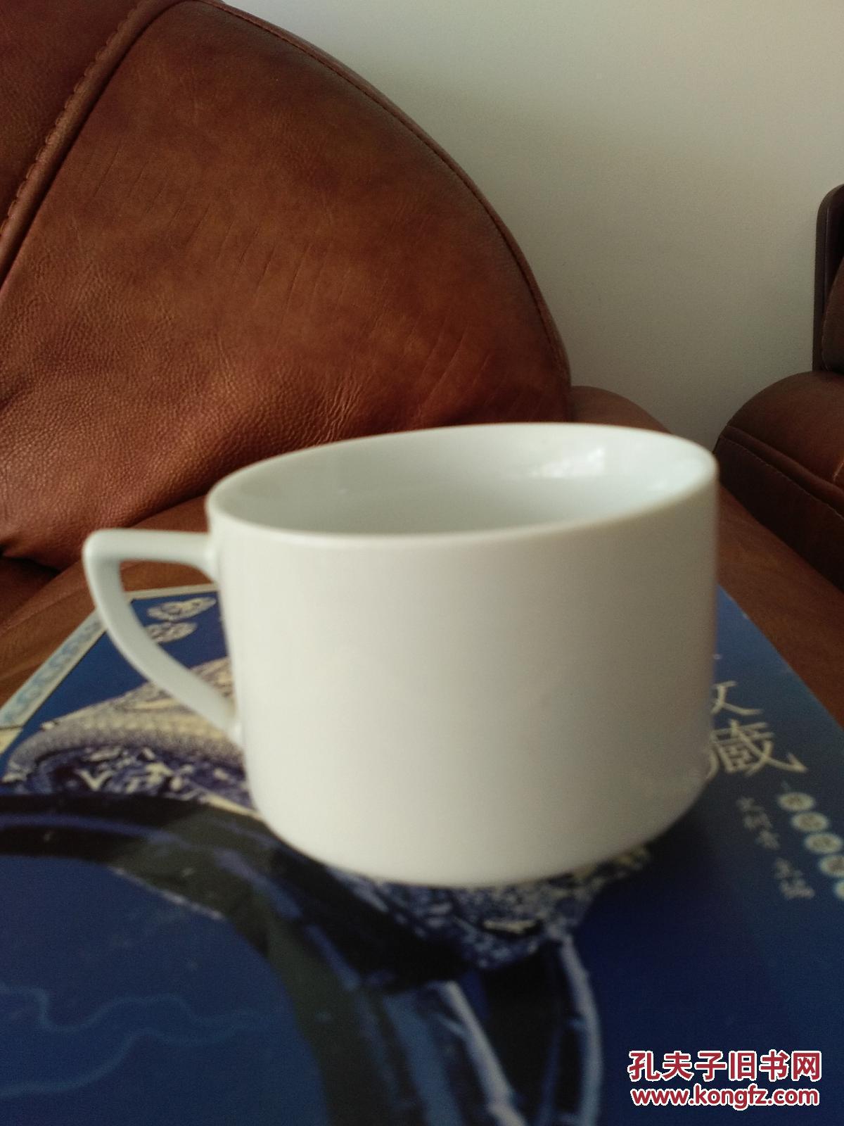 1967年醴陵国光瓷厂粉彩山水纹茶杯（底款醴陵国光瓷厂，1967年），醴陵国光瓷曾获国家银奖。