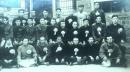 老照片——绥中县东风社全体干部留影    1958年    20.5厘米 * 8.5厘米
