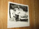 八十年代男青年身靠老式轿车老照片