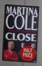 英文原版 Close by Martina Cole 著