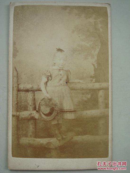 CDV老照片，约1860至1900年,英国奇切斯特市Fielder 照相馆儿童肖像照，尺寸10x6cm，好品，CDV087