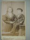 CDV老照片，约1860至1900年,英格兰诺威治Janey & Bompy照相馆 穿水手服男孩与母亲的合影，尺寸10x6cm，好品，CDV099