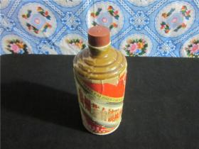 贵州茅台镇陈酒1976年酱釉空瓶。