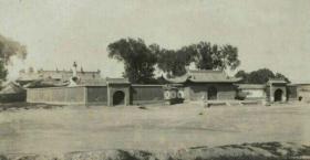 老照片翻拍，20世纪30年代，归化城（今呼和浩特玉泉区境）“五塔寺”外景。