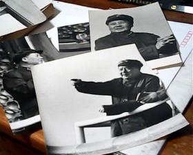 四张毛主席黑白照片合售